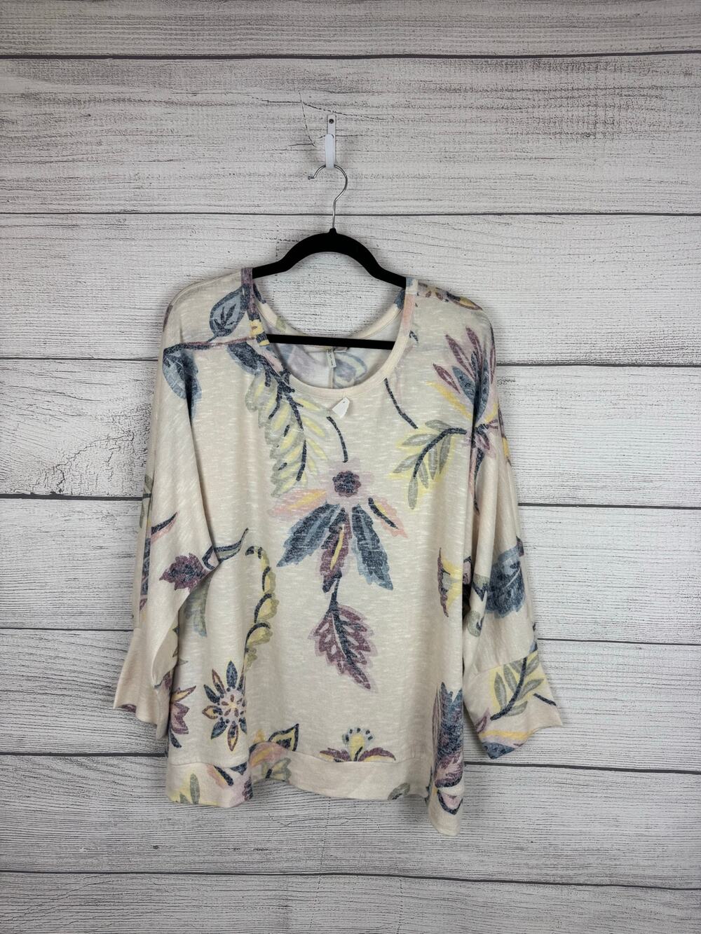 Cato Plus Size Cream Knit Floral Soft Blouse Size 22/24W